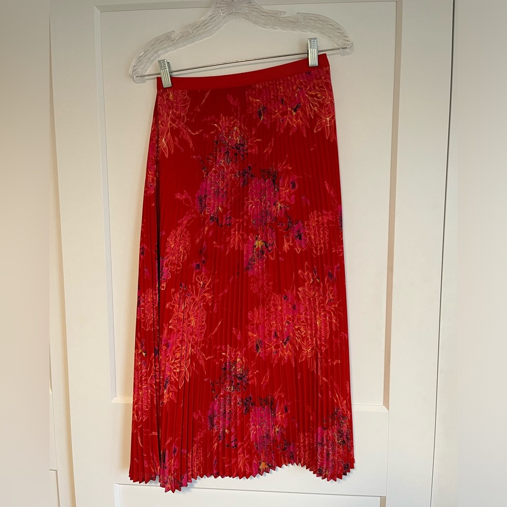 Babaton Red Floral Pleated Skirt